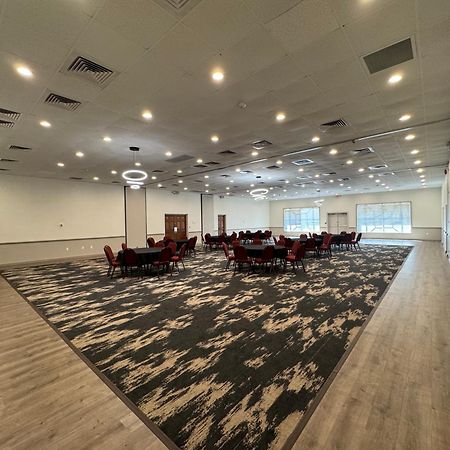 Clarion Inn & Suites Dothan South Экстерьер фото