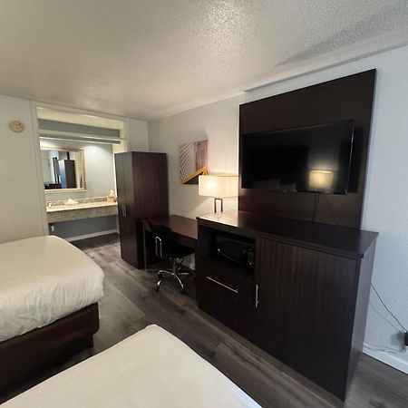 Clarion Inn & Suites Dothan South Экстерьер фото