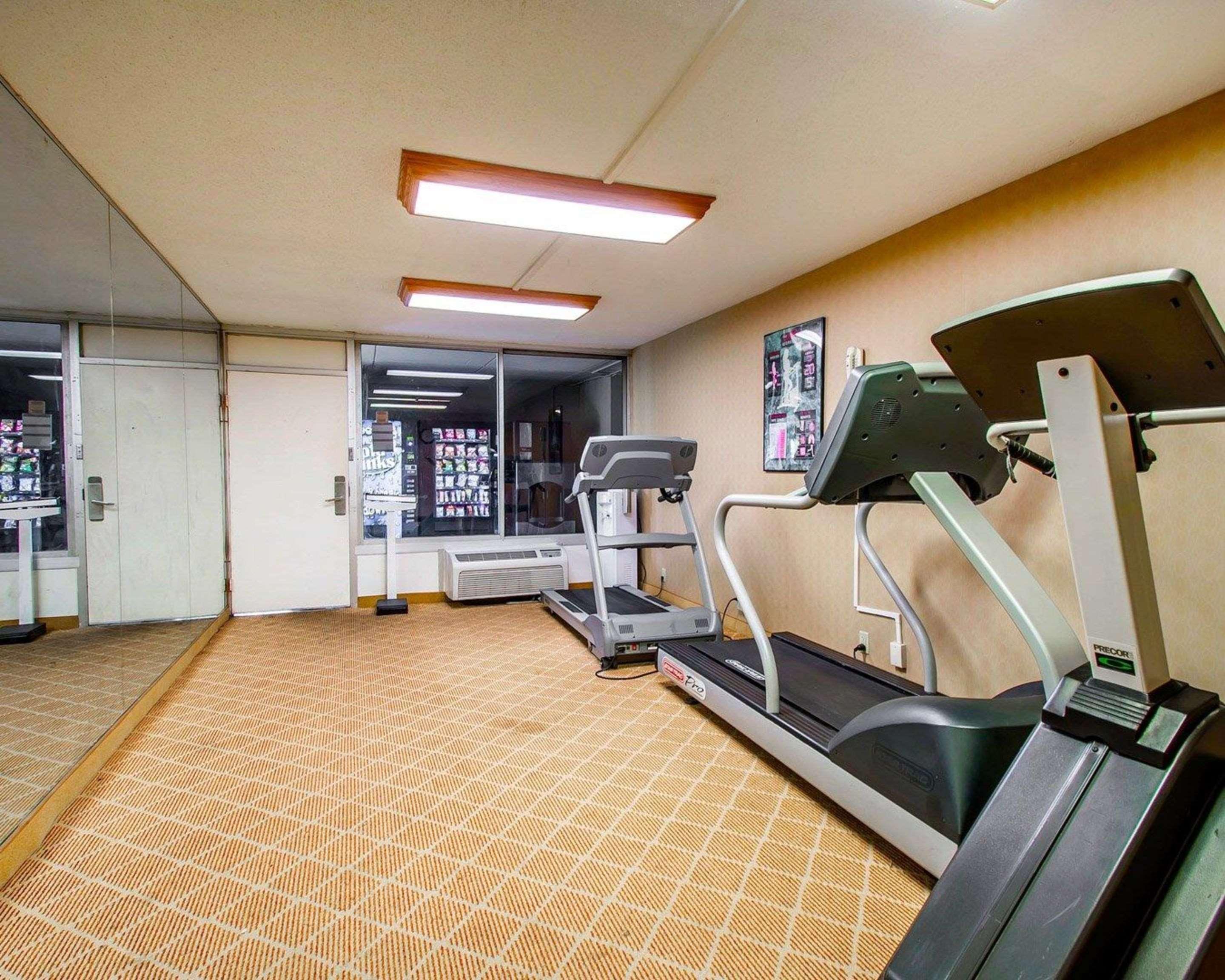 Clarion Inn & Suites Dothan South Экстерьер фото
