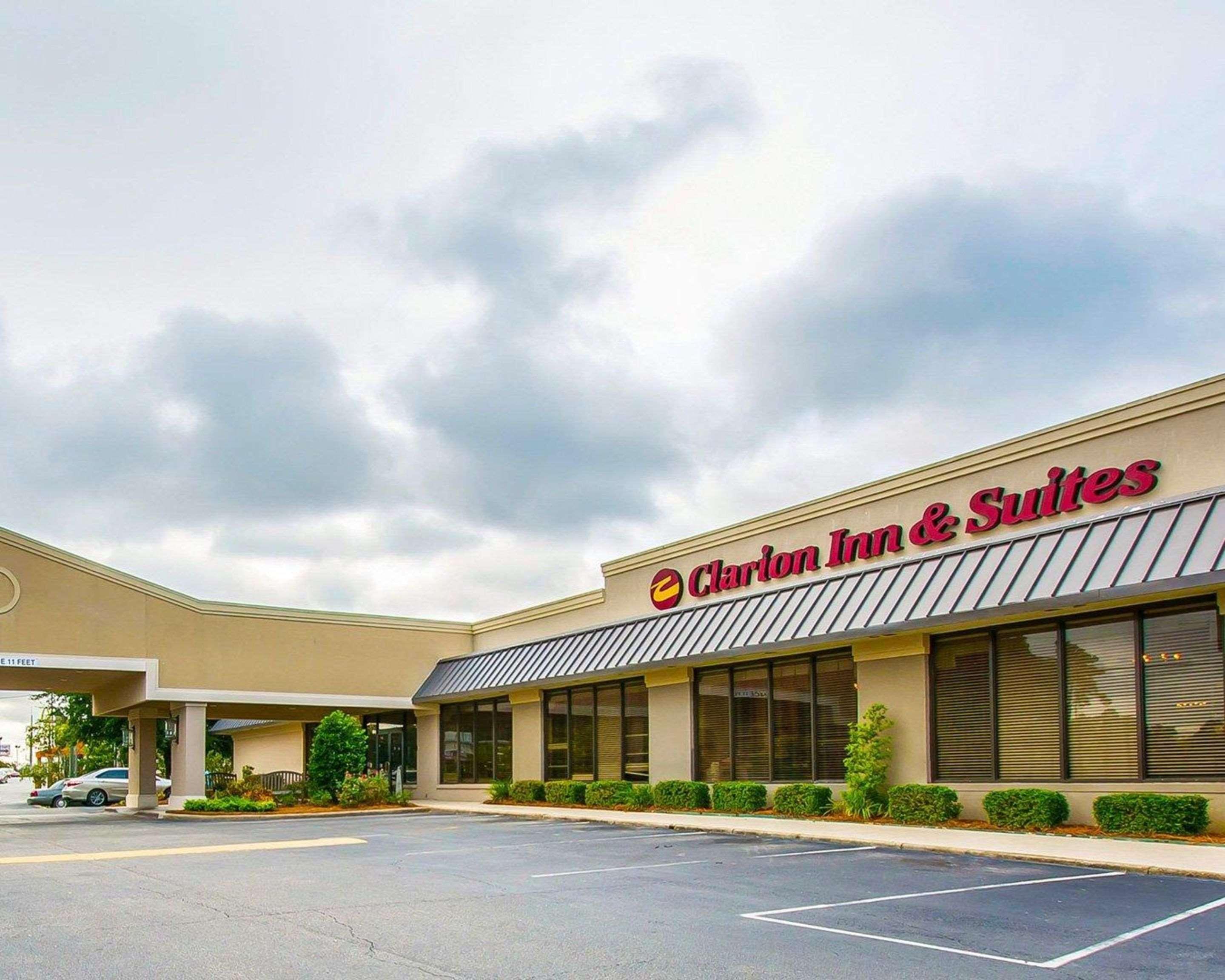 Clarion Inn & Suites Dothan South Экстерьер фото