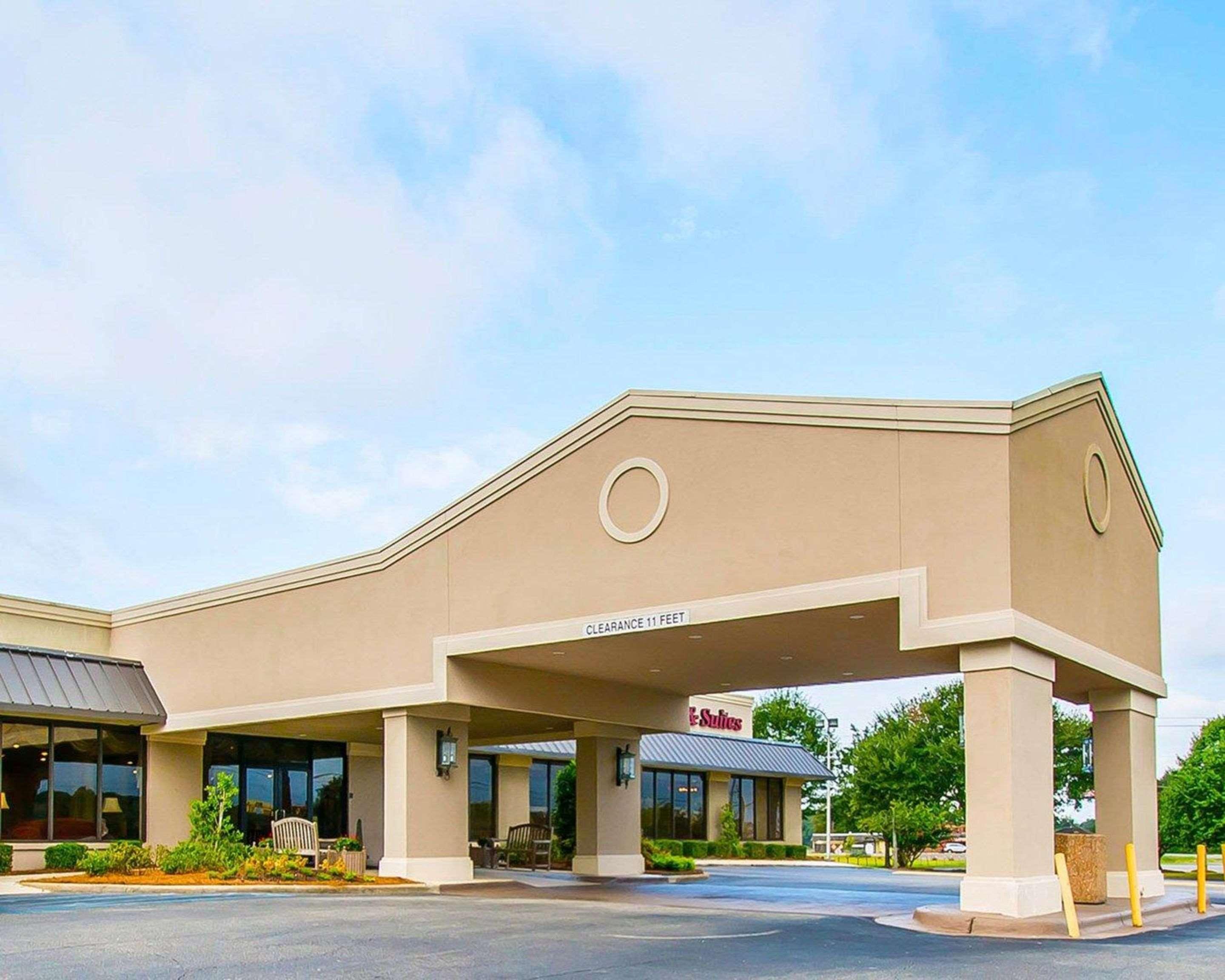Clarion Inn & Suites Dothan South Экстерьер фото
