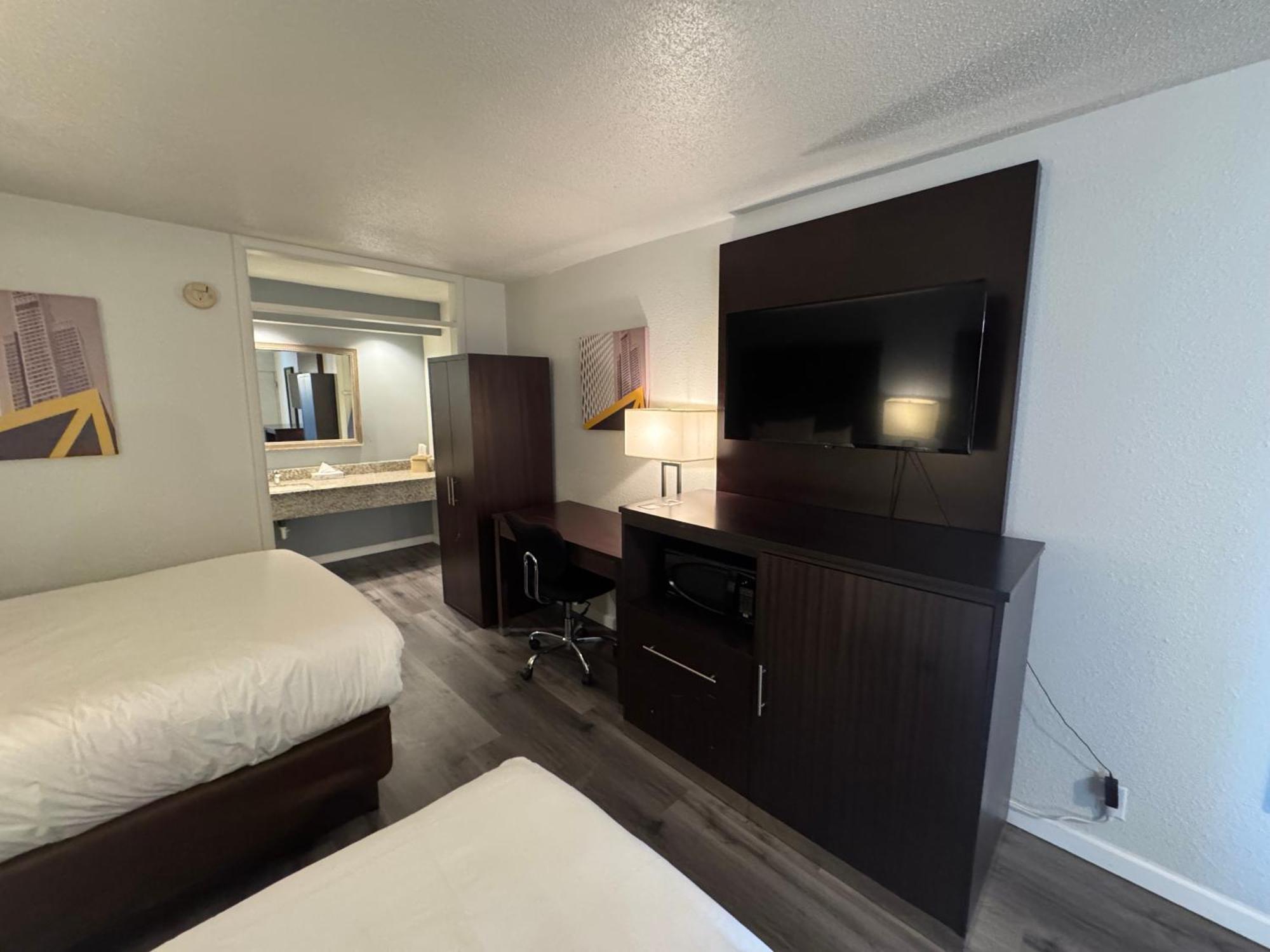 Clarion Inn & Suites Dothan South Экстерьер фото
