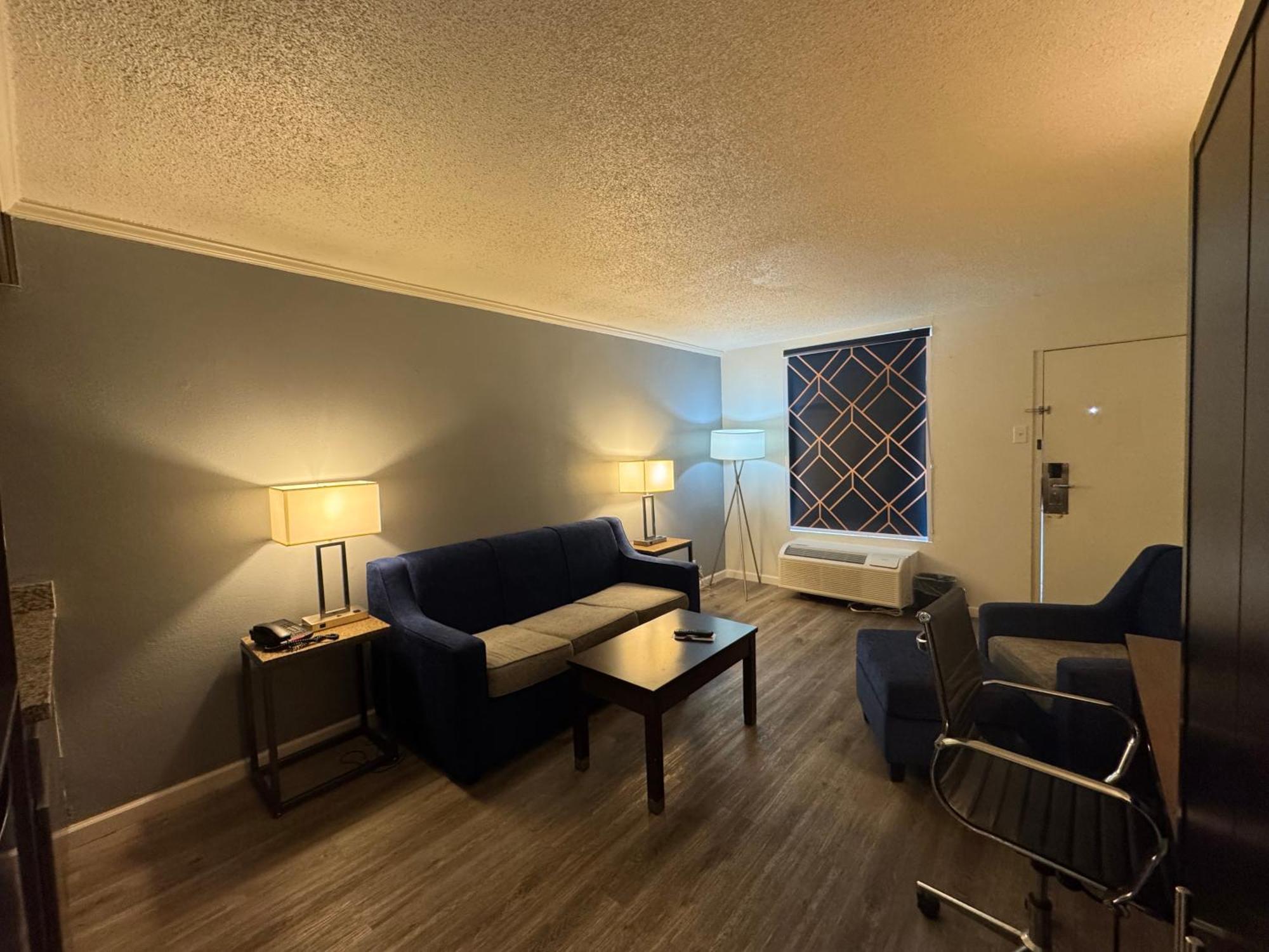 Clarion Inn & Suites Dothan South Экстерьер фото