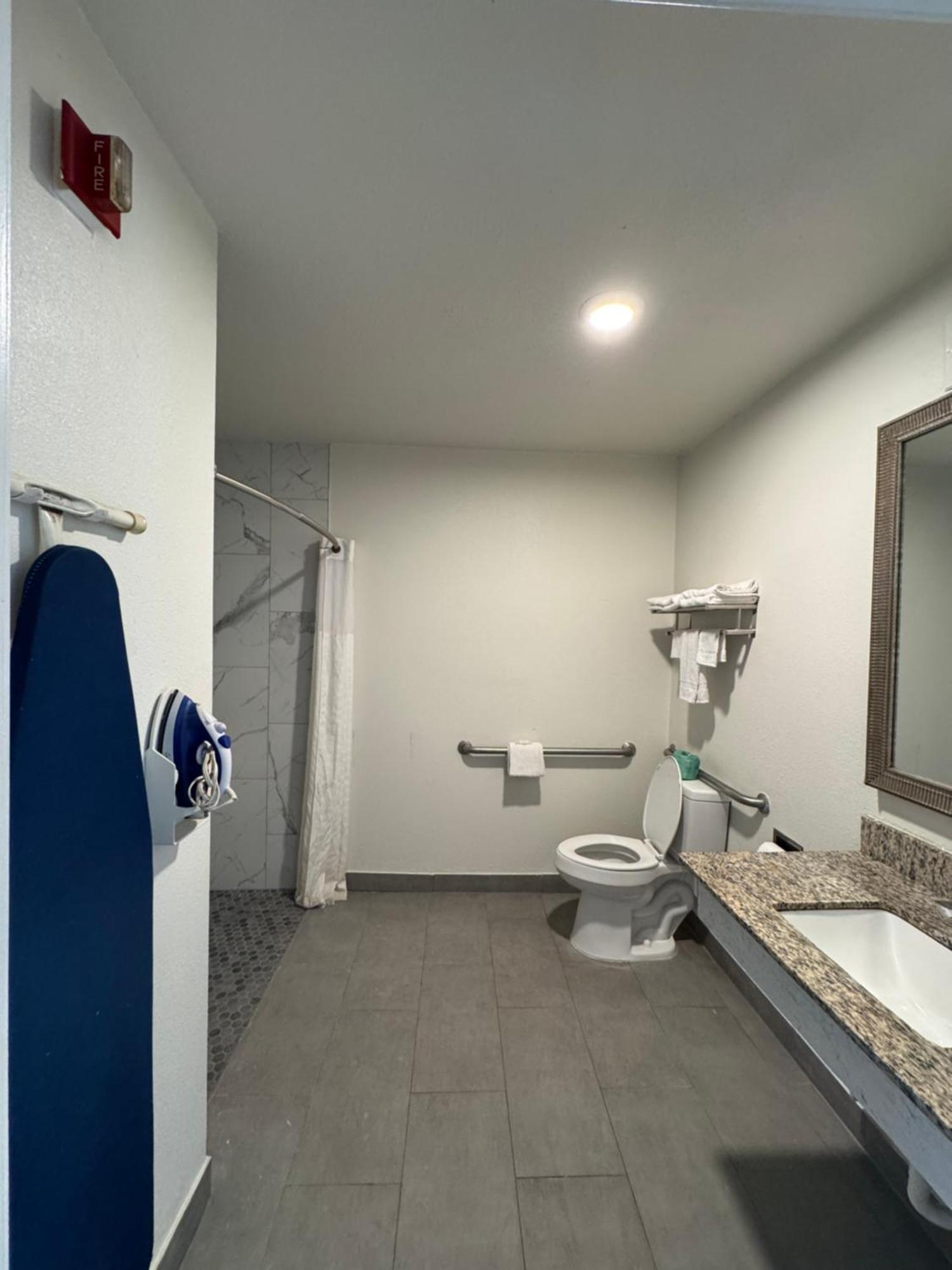 Clarion Inn & Suites Dothan South Экстерьер фото