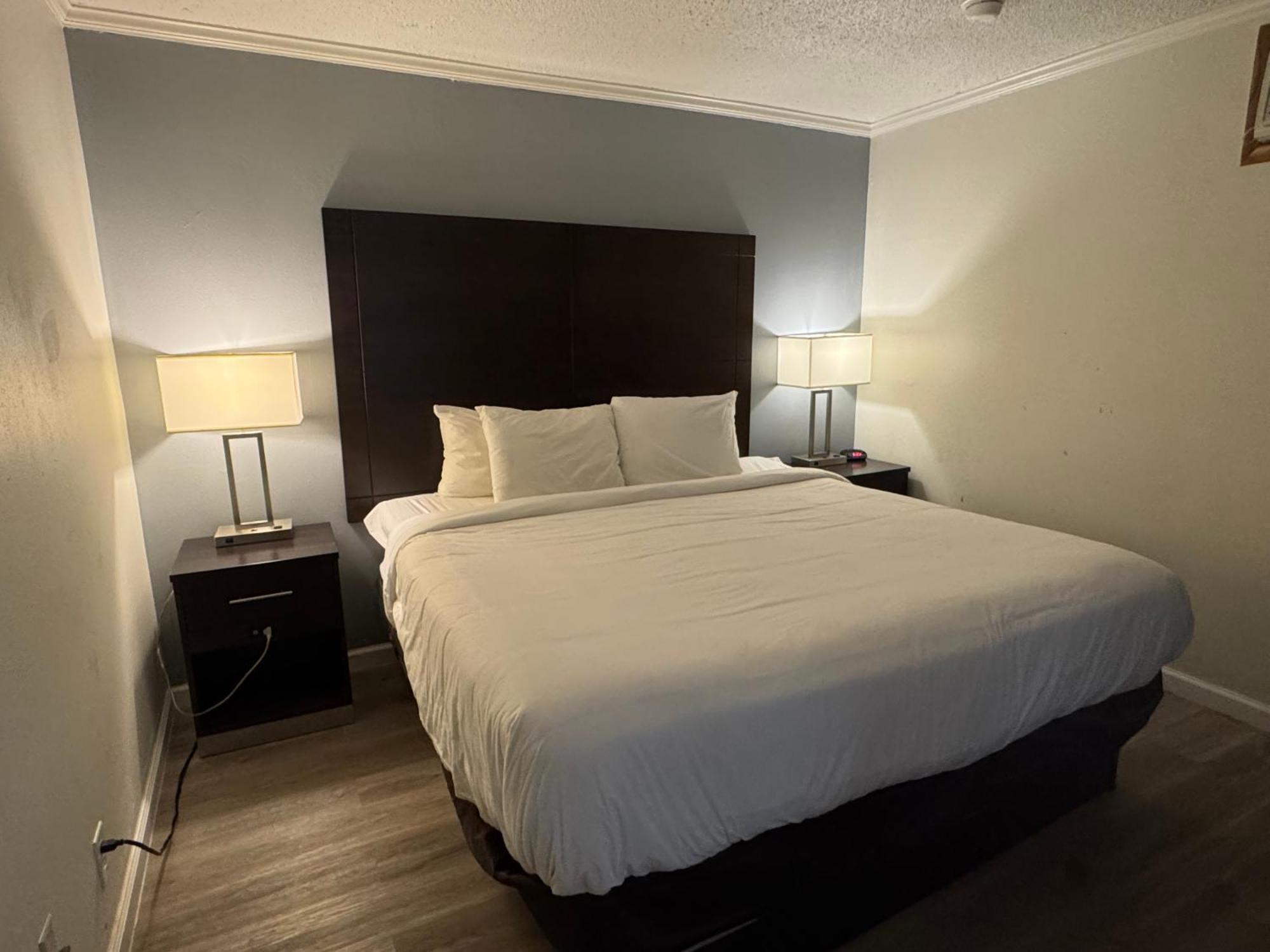Clarion Inn & Suites Dothan South Экстерьер фото