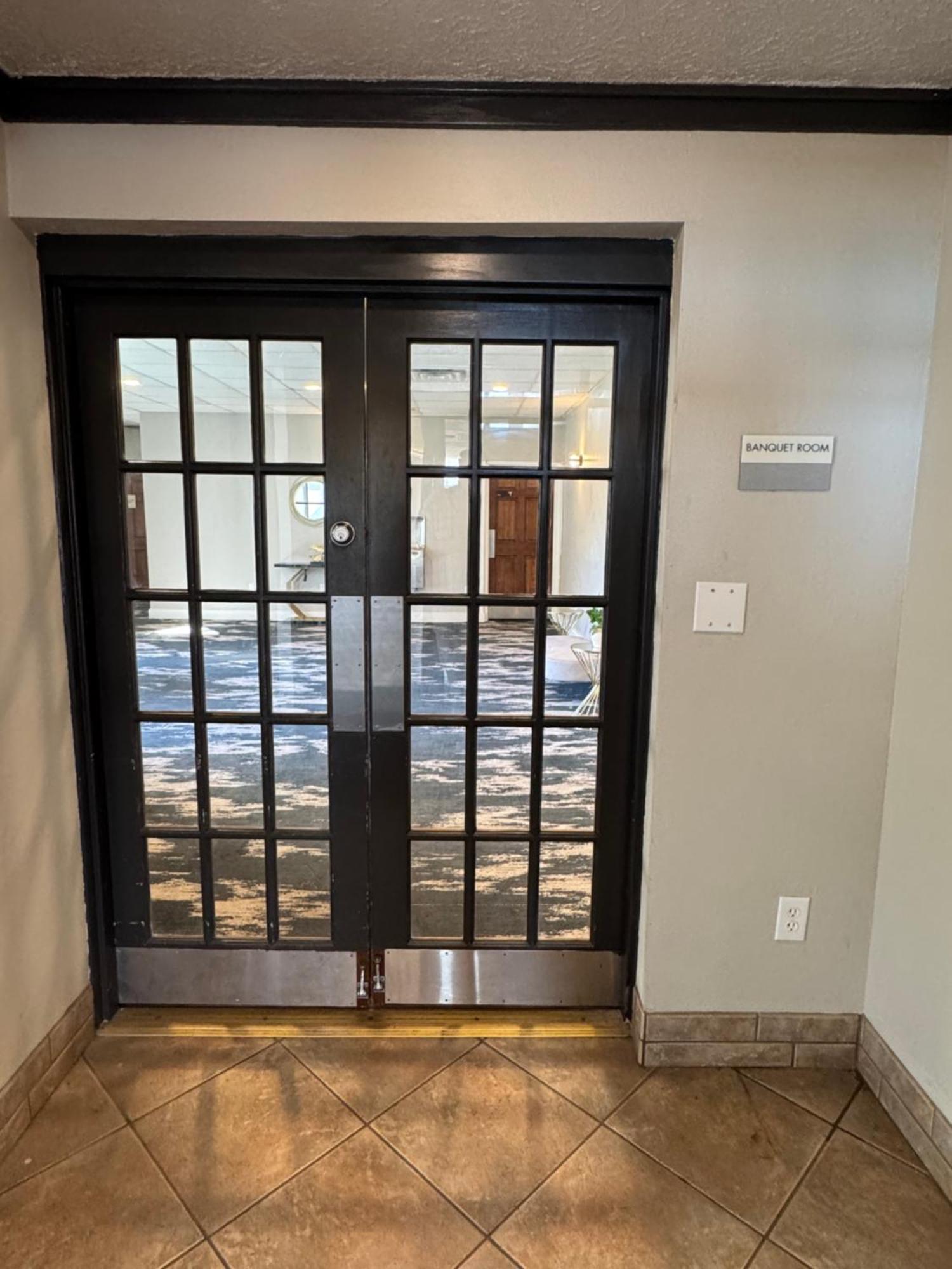 Clarion Inn & Suites Dothan South Экстерьер фото