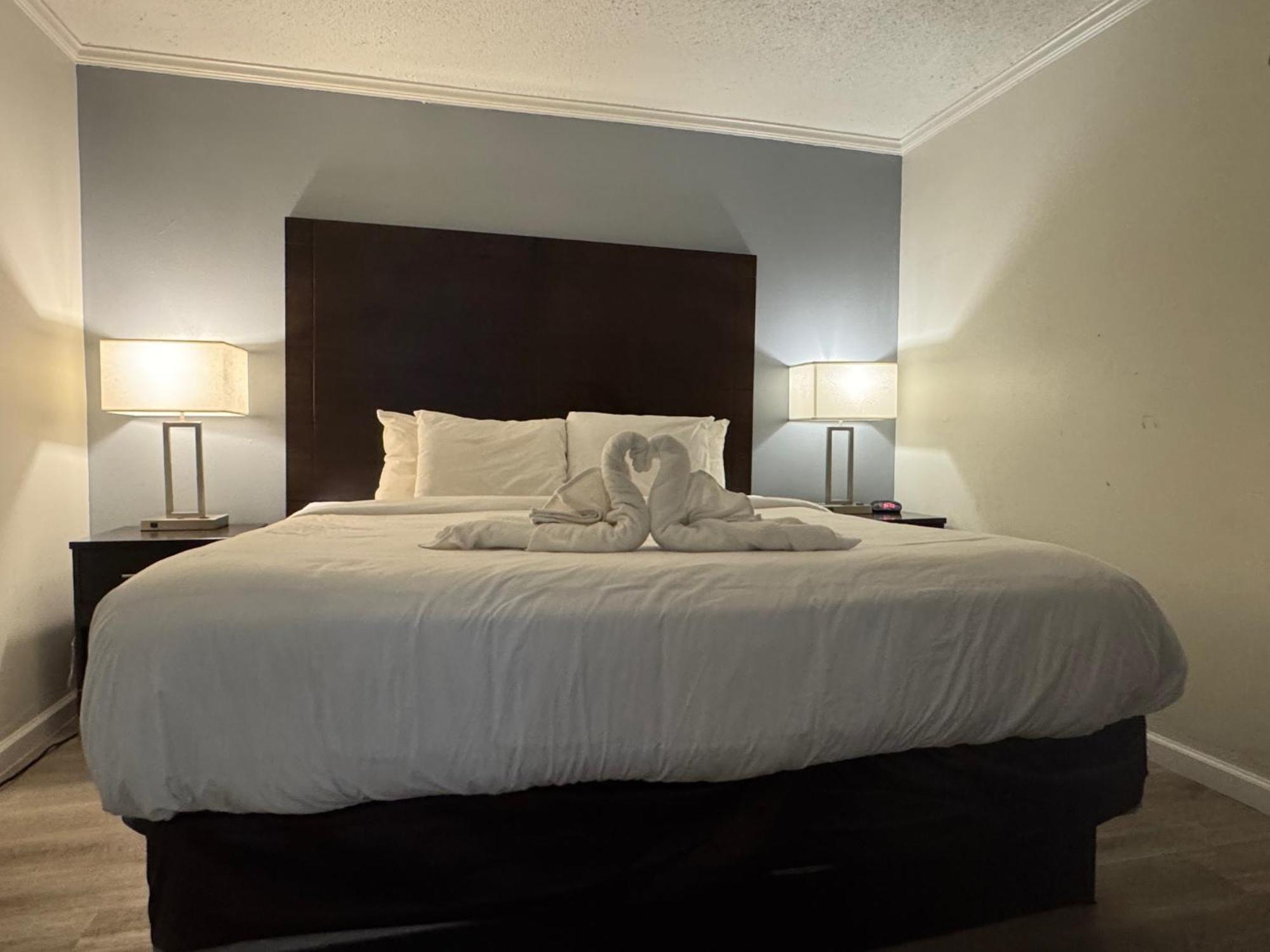 Clarion Inn & Suites Dothan South Экстерьер фото