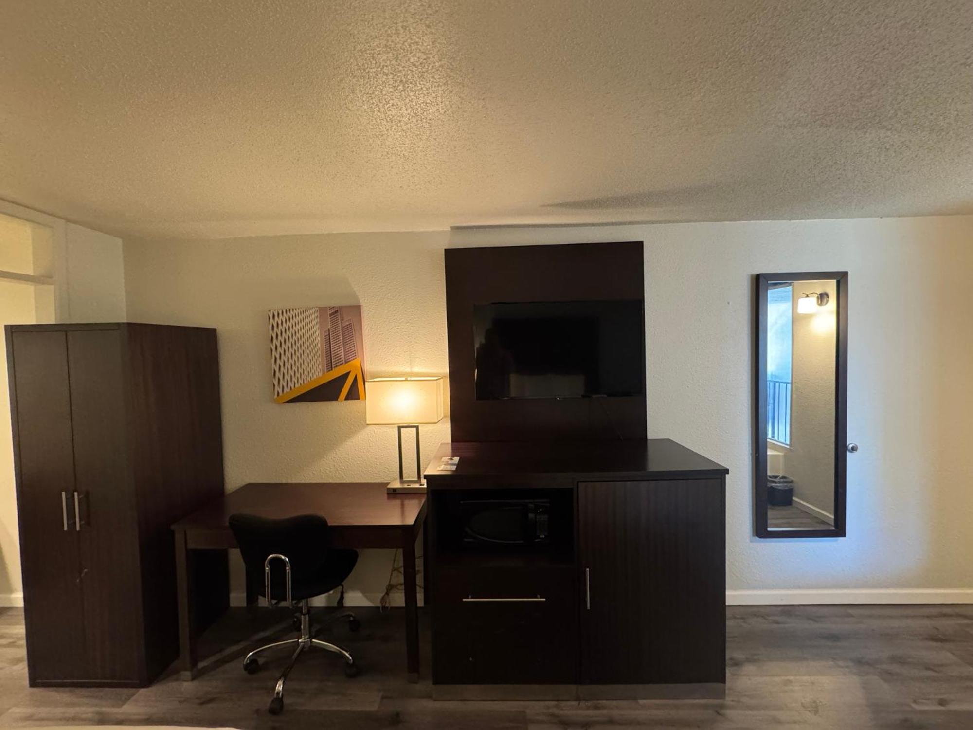 Clarion Inn & Suites Dothan South Экстерьер фото