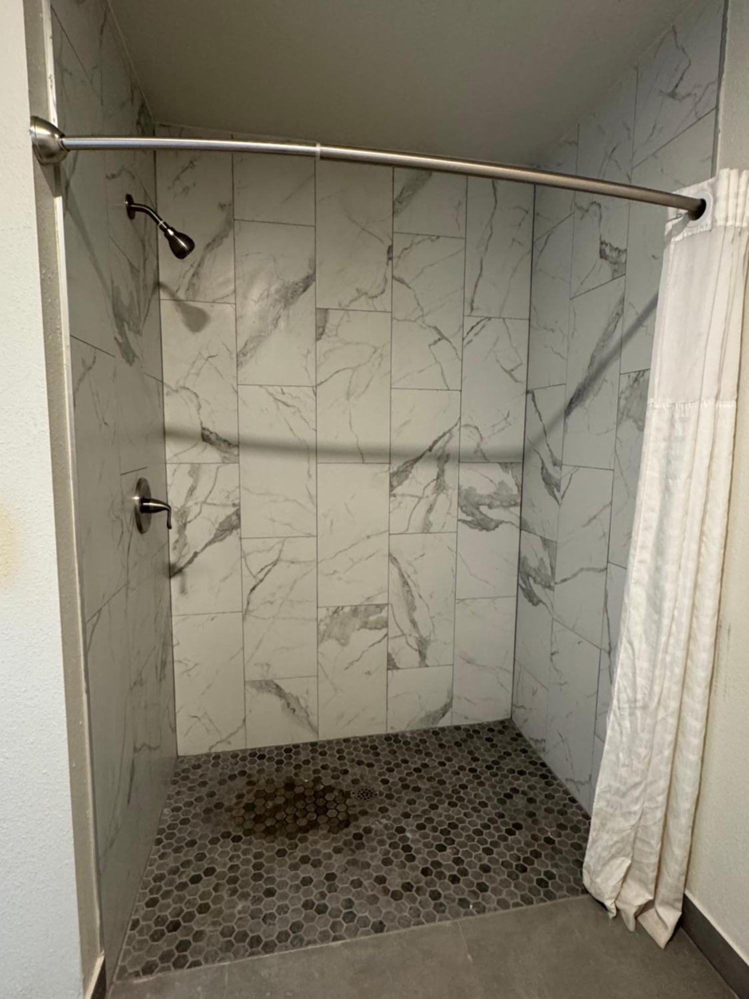 Clarion Inn & Suites Dothan South Экстерьер фото
