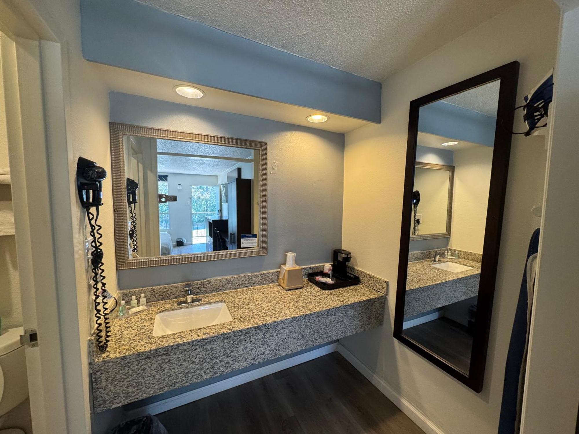 Clarion Inn & Suites Dothan South Экстерьер фото