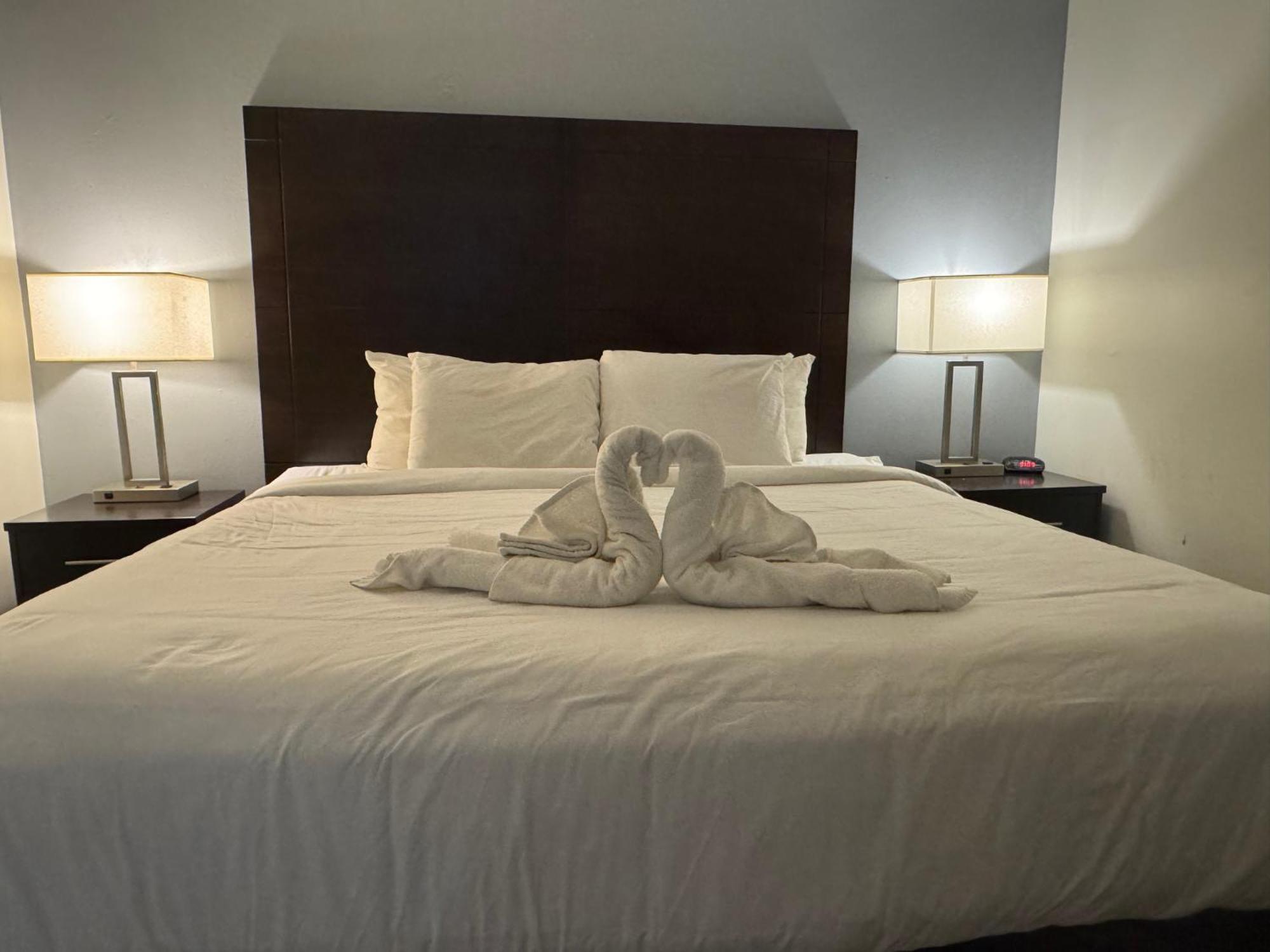 Clarion Inn & Suites Dothan South Экстерьер фото