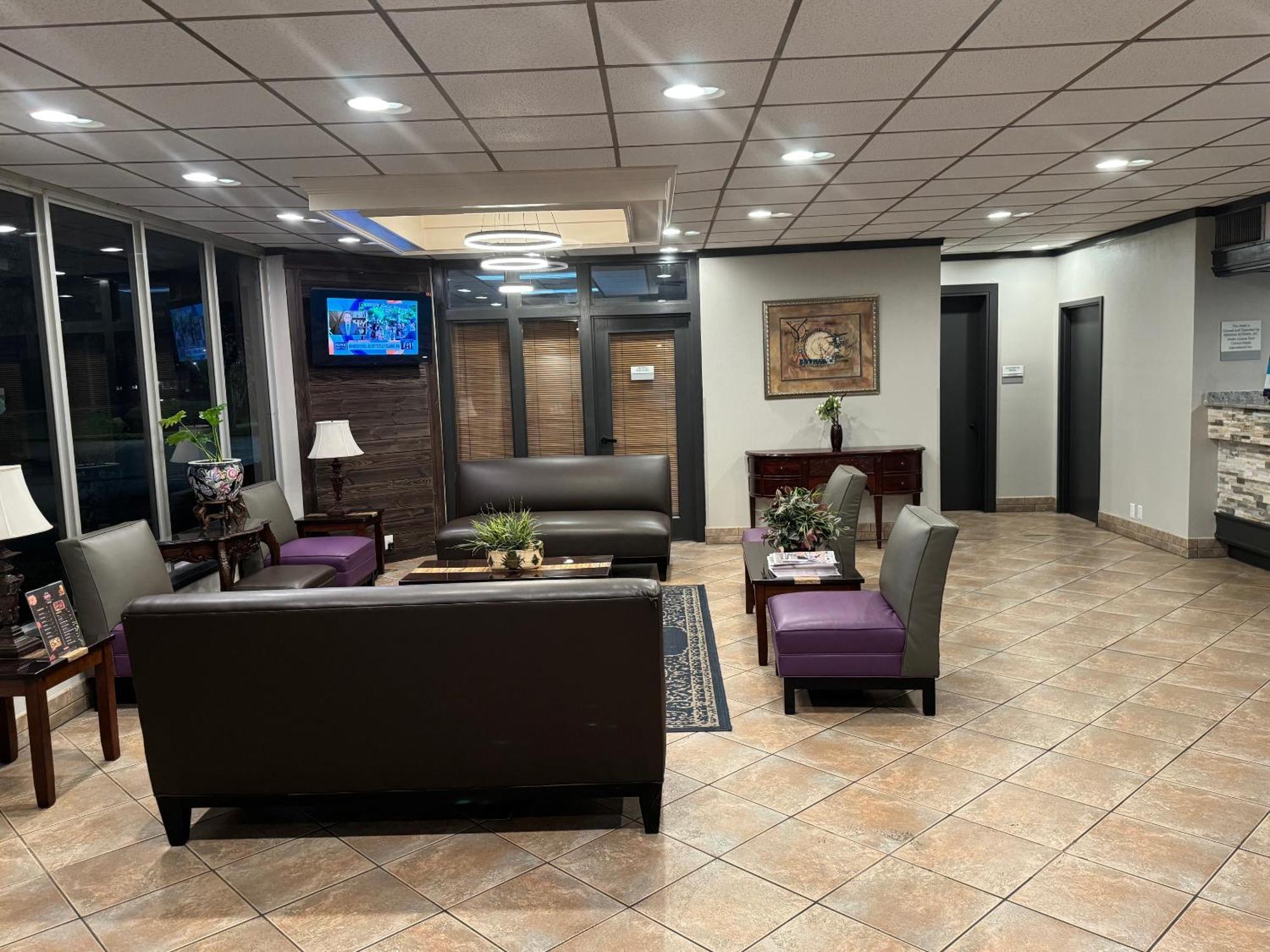 Clarion Inn & Suites Dothan South Экстерьер фото