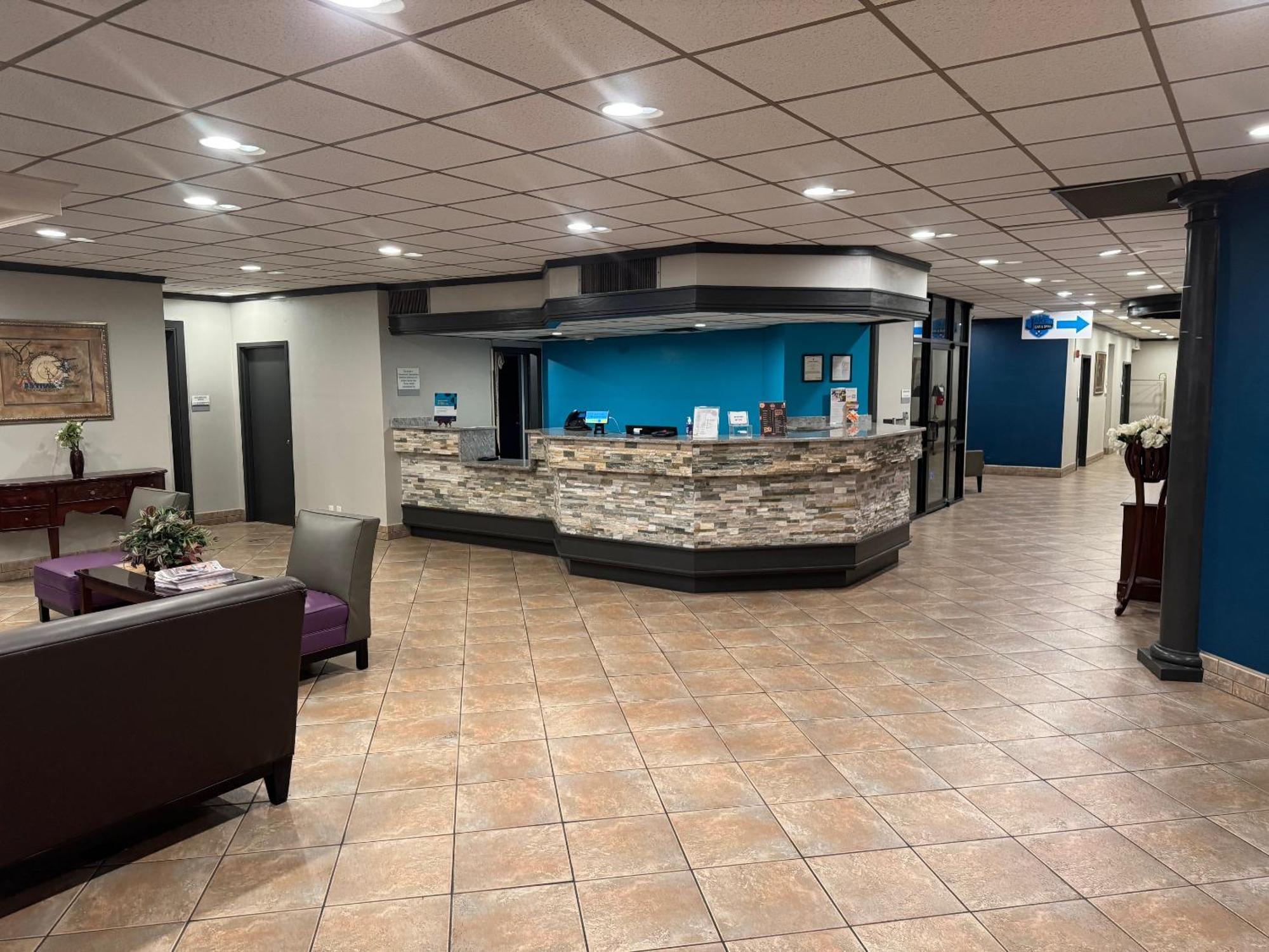 Clarion Inn & Suites Dothan South Экстерьер фото