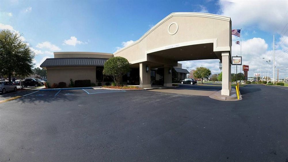 Clarion Inn & Suites Dothan South Экстерьер фото