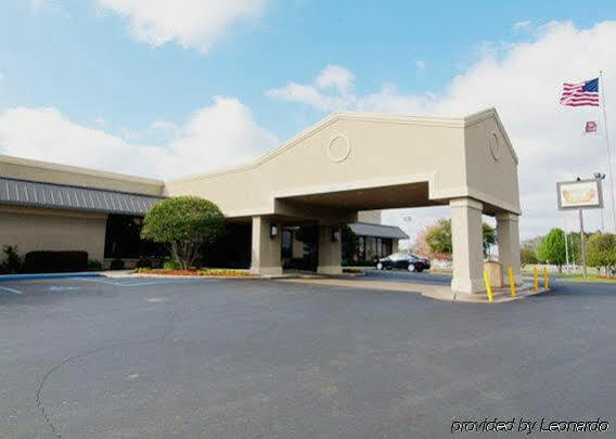 Clarion Inn & Suites Dothan South Экстерьер фото